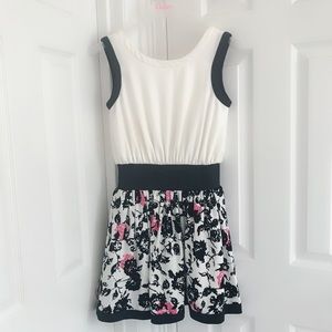 Beautiful embroidered dress in S